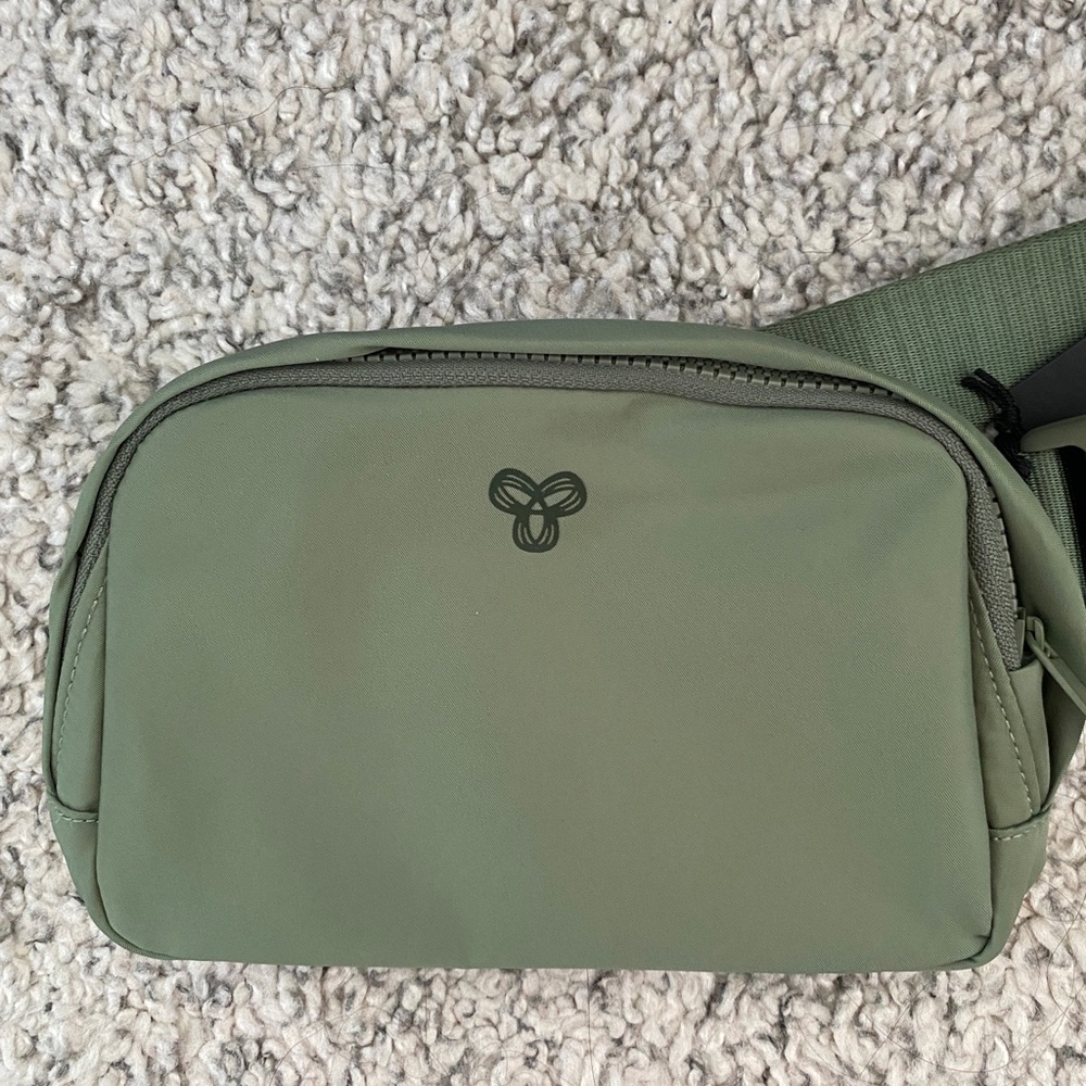 TnAction Ravine Green On-The-Way Bag (NWT) - Picture 4 of 4
